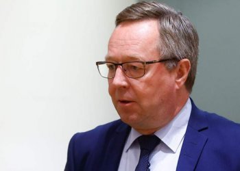 Ministri ka mbajtur fjalim në gjendje të dehur