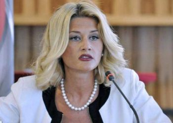 Kusari-Lila mbron Kurtin duke sulmuar përsëri Abdixhikun