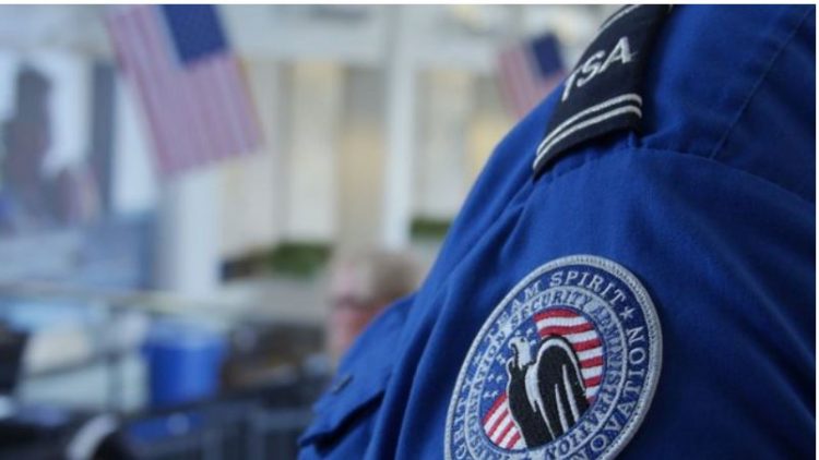 Panik në aeroportin e Pensilvanisë, gjendet një çantë me eksplosiv