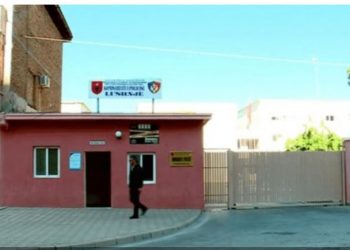 Gruaja largohet nga shtëpia me vajzën e mitur, burri…