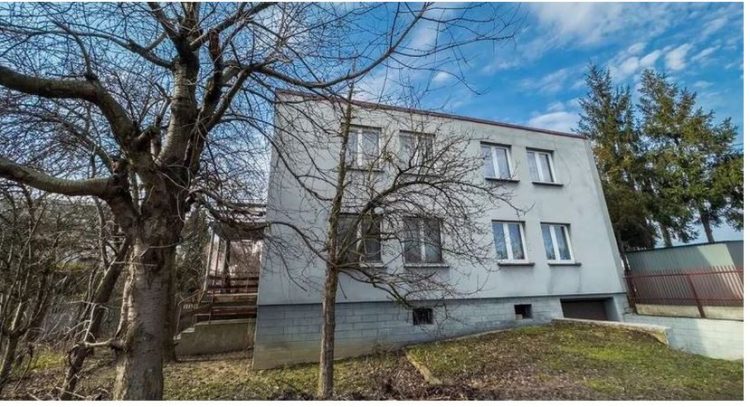 Horror, 76-vjeçari jetoi me nënën e vdekur për 13 vjet