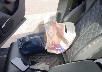 ‘Shefi’ i RENEA-s në Tiranë kapet me 113 mijë euro në makinë