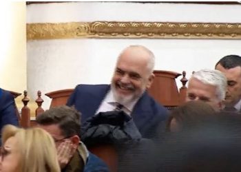 FOTO/ Opozita kërkon llogari për MCGonigal, Rama qesh me Majkon