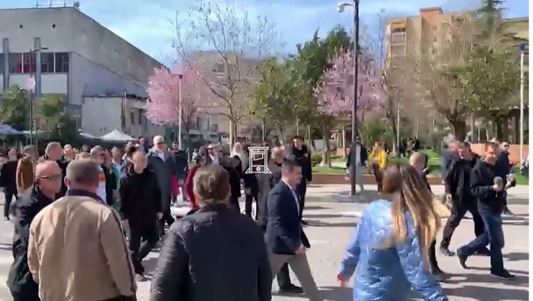 Dita e Verës, Rama i bashkohet festës në Elbasan (VIDEO)