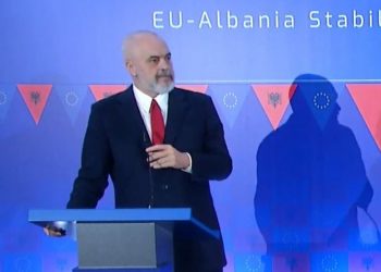 Rama njofton ‘reformën’:Asnjë zyrtar s’do ketë lidhje me prokurimet