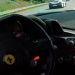 Rimac Nevera turpëron Ferrari 458 në autostradë