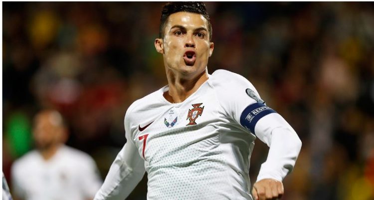 Ronaldo realizon dopietë, Italia bën detyrën