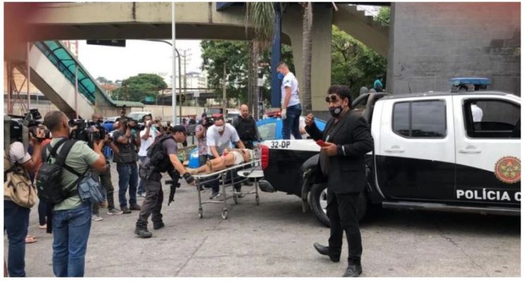 13-vjeçari vret me thikë mësuesen e tij, plagos 5 të tjerë