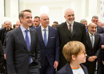 Rama ekspozitë në Greqi: Jam artisti më i mirë mes kryeministrave