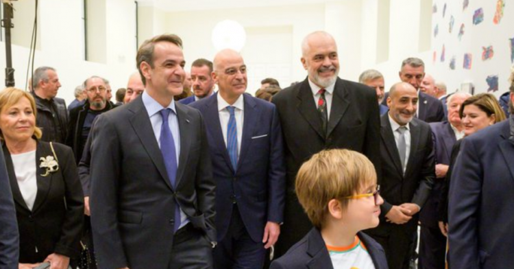 Rama ekspozitë në Greqi: Jam artisti më i mirë mes kryeministrave