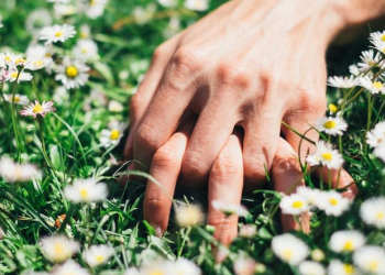 Pse në pranverë dashurojmë më shumë? Ja ç’thotë shkenca