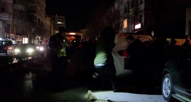 Fier – Përmbyset makina, plagoset shoferi