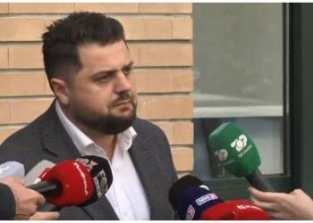 Grupi i Alibeajt arrin në KQZ për regjistrim