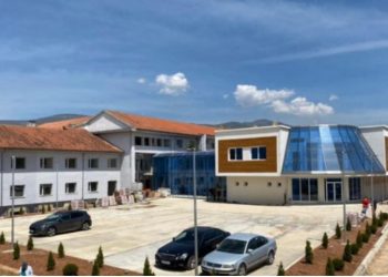 EMRAT/ Godasin dy mjekët, 1 në pranga e një në kërkim në Kukës