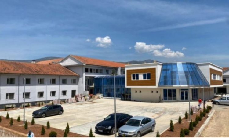 EMRAT/ Godasin dy mjekët, 1 në pranga e një në kërkim në Kukës