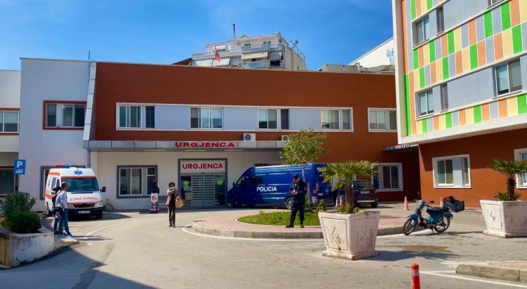 E rëndë/ Vrapoi nga pickimi i bletës, i mituri mbytet në kanal