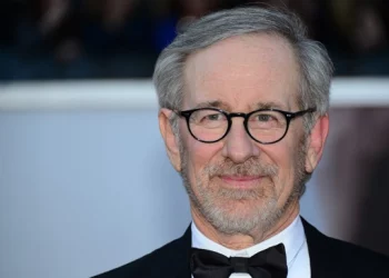 Steven Spielberg e shfrenon fantazinë: Duan të na fshehin UFO-t