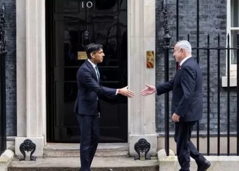 Netanyahu takohet me Sunak në mes të protestave