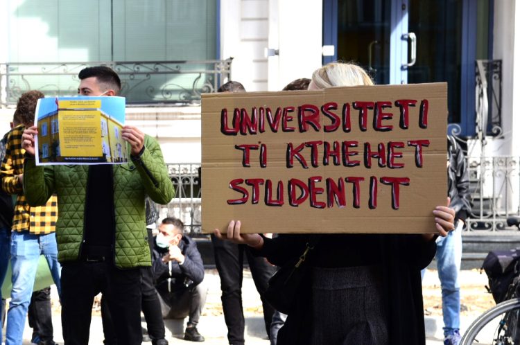 Universitetet e rretheve po zbrazen