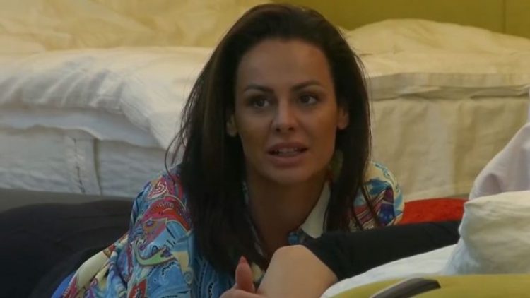 Xhuli acarohet keq me Brunon