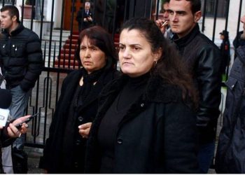 Humbi djalin në tragjedinë e Gërdecit, nëna: Pse im bir nuk jeton?