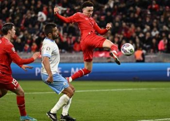 Zvicra mposht bindshëm Izraelin, vazhdon si lider i Grupit I