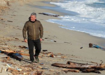 Peshkatari tregon pamjen e tmerrshme të kufomave në breg