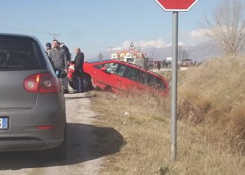 Aksident në aksin Korçë-Ersekë, përplasen dy makina