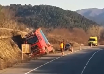 S’ndalen aksidentet, kamionçina del nga rruga në Prrenjas