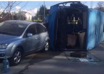 Përmbyset autobusi në Sauk, 3 të lënduar