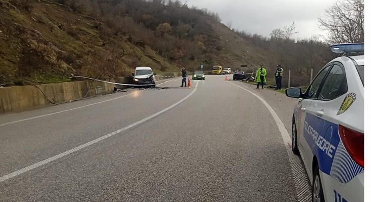Makinat përplasen ‘kokë më kokë’ në Kardhiq-Delvinë