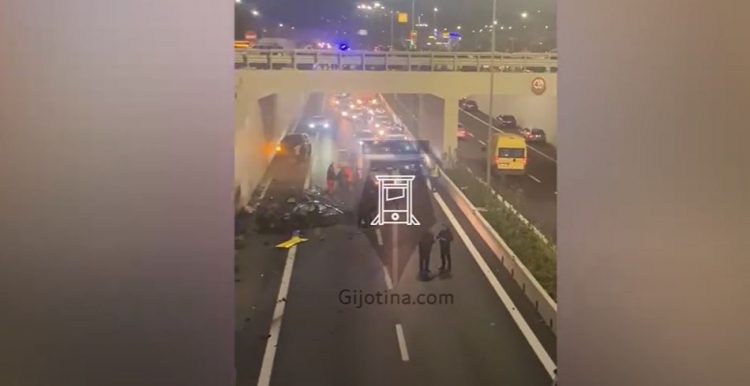 Vdes një grua në aksident në Tiranë