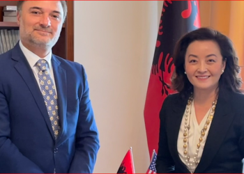 Pas takimit me Gjiknurin, Yuri Kim do takojë Alibeajn dhe Metën