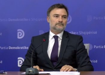 I braktisur, Alibeaj mbledh grupin parlamentar me 10 deputetë