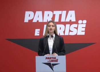 PL denoncon: Studentët që dalin në protesta i ngelin në provime