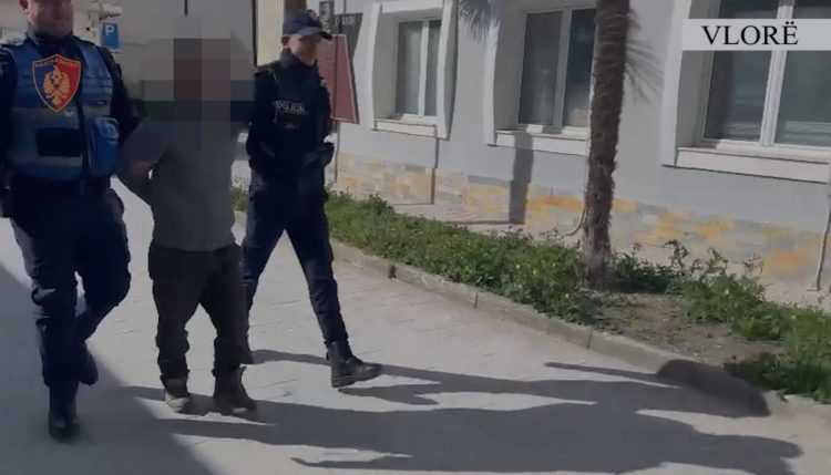 Vlorë/ Vidhnin banesat në qytet, prangoset 52-vjeçari