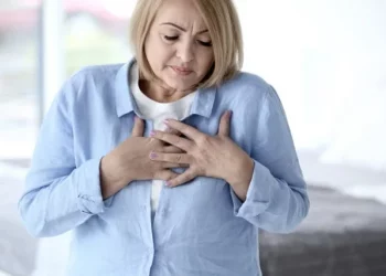 Mos i injoroni! Këto janë siptomat e një ataku të mundshëm në zemër