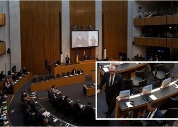 Austri, ekstremistët e djathtë bojkotojnë fjalimin e Zelenskyt