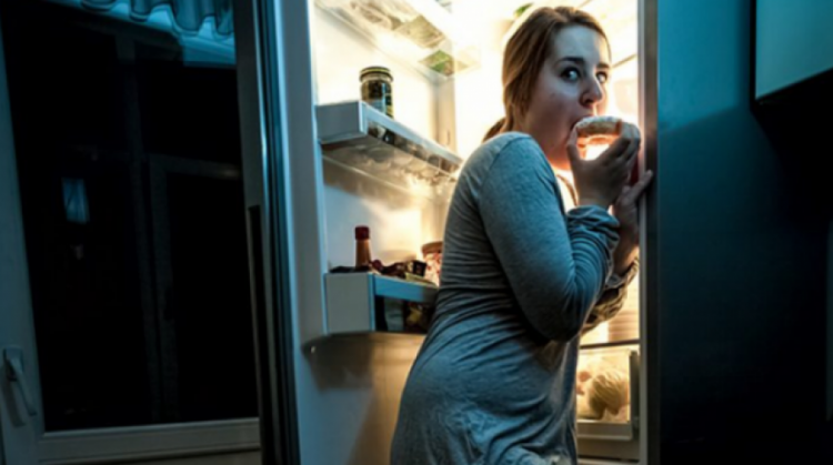 Ngrënia në orët e vona, e rrezikshme!