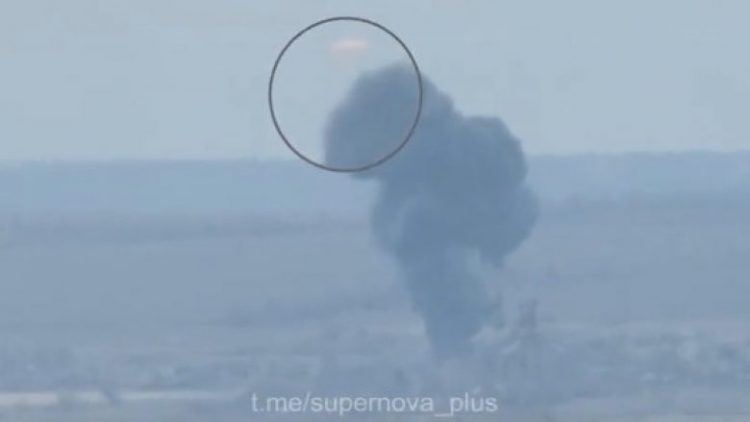 Aeroplani luftarak rus rrëzohet në afërsi të Bakhmut (VIDEO)