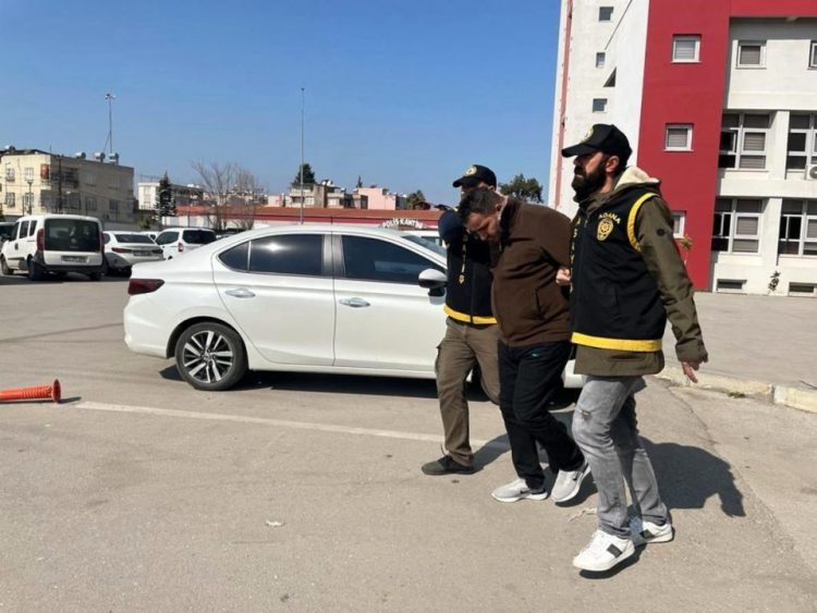 Babë e bir vrasin dy të rinj e plagosin një 8-vjeçar, shkak delet