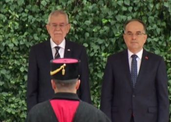 Presidenti i Austrisë pritet me ceremoni nga kreu i shtetit Begaj