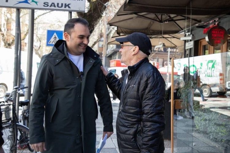 Këlliçi me legjendën e tenisit Kadri Arapin: Më njeh që 5 vjeç