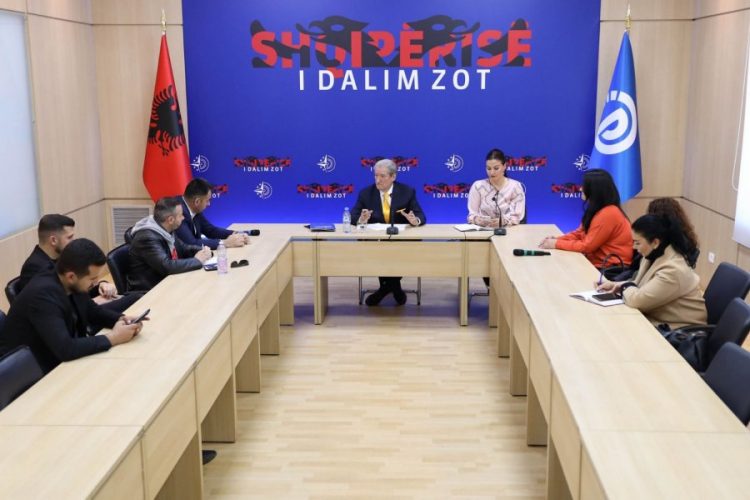 Berisha e zbulon: Si do t’i ndajmë listat e këshillave bashkiakë