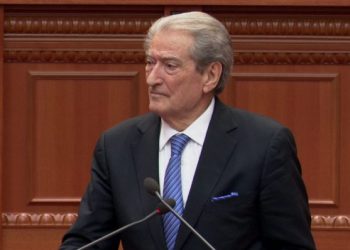 Berisha i kthehet Gjiknurit: Edhe gjuhën e përdorni për të vjedhur