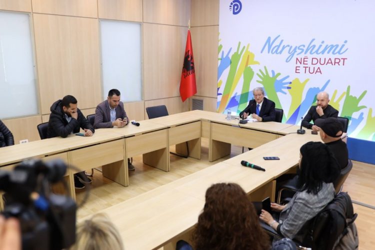 Berisha: Shqiptarët si vend në luftë, duan vetëm të largohen