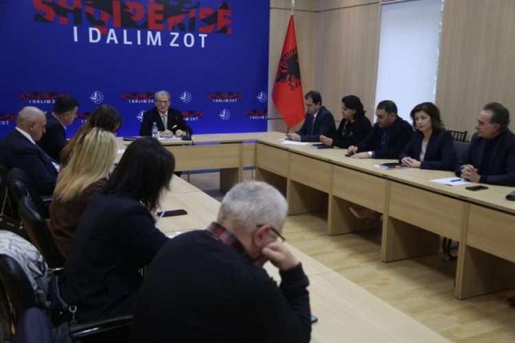 Berisha optimist: Do t’i japim goditje kokës së Meduzës