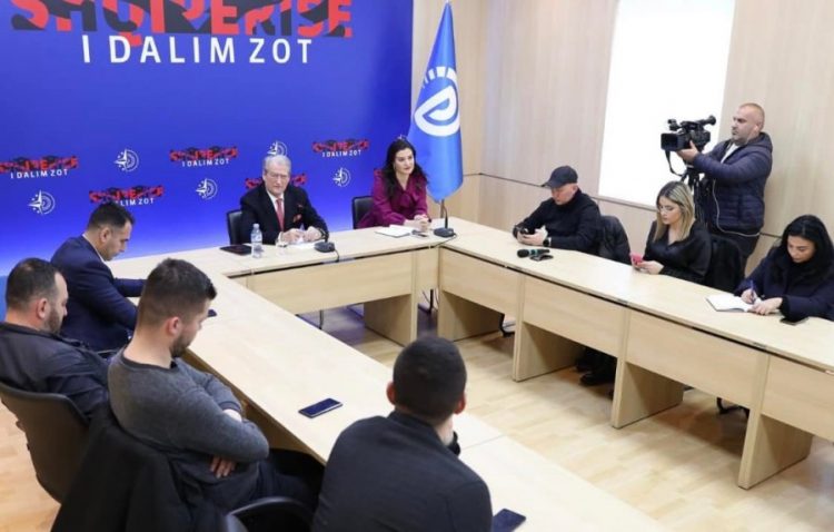 Berisha: Rama paraqitet si ‘kokë turku’, asgjë nuk e shpëton