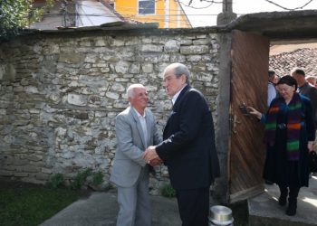 Berisha, vizitë në familjen elbasanase: Fitore në datën 14 maj