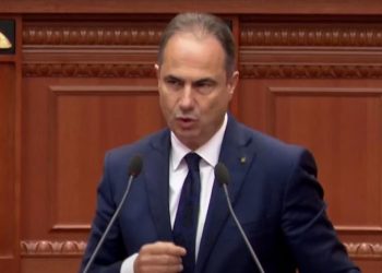 Boçi i drejtohet Ramës: Bën mirë të ikësh, je alarm edhe në SHBA